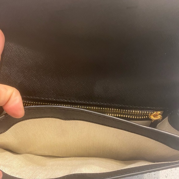 Tory Burch black bag with gold chain - Picture 7 of 9